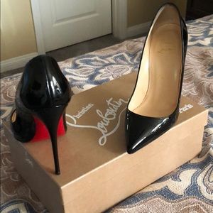 Black “So Kate” Christian Louboutin heels.